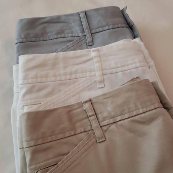 Three pair of St. John's Bay capri pants - Picture 2 of 2